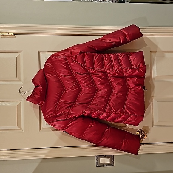 Guess Puffer Jacket - Picture 5 of 5